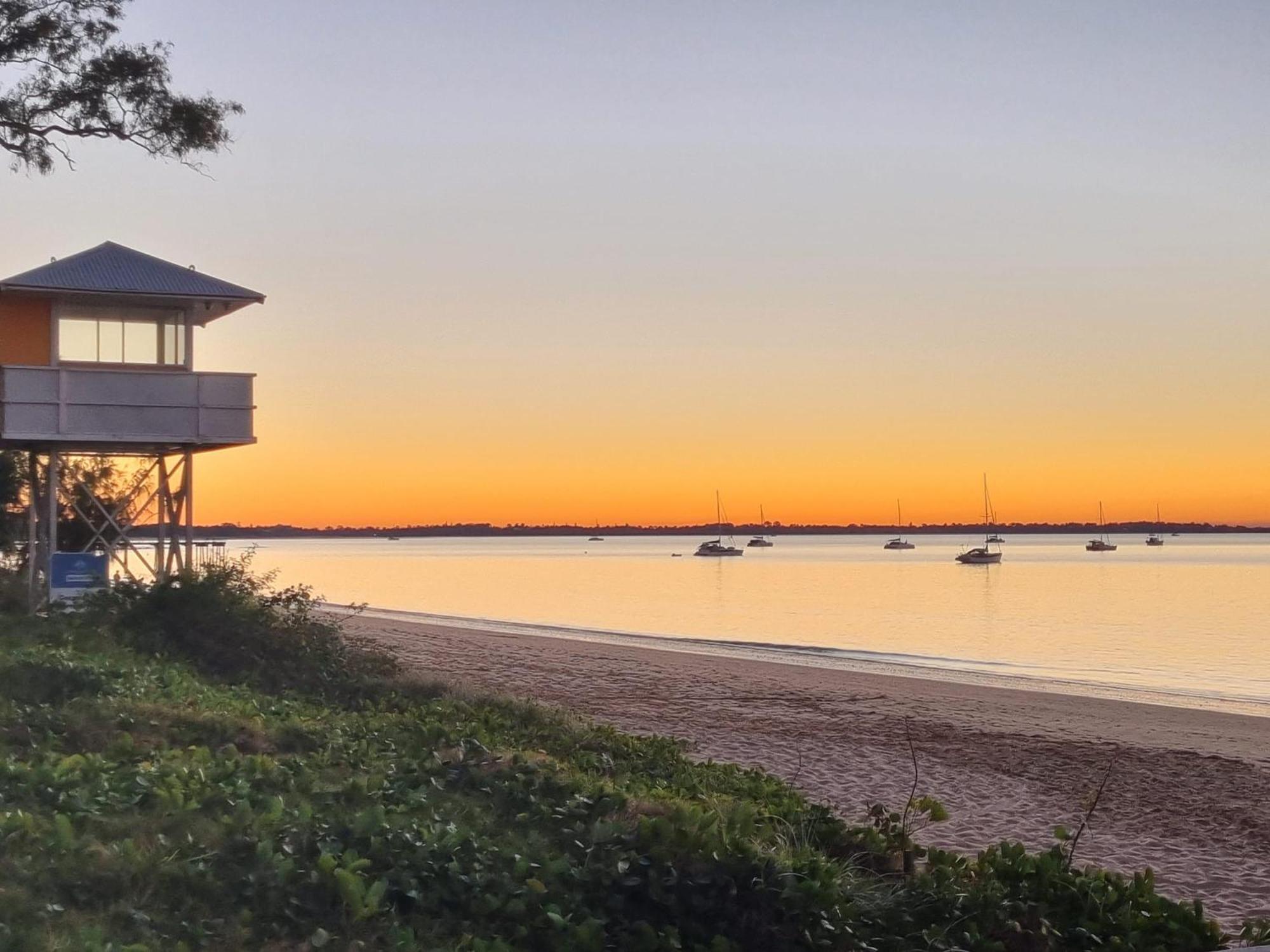 Charlton On The Esplanade Lejlighedshotel Hervey Bay Eksteriør billede