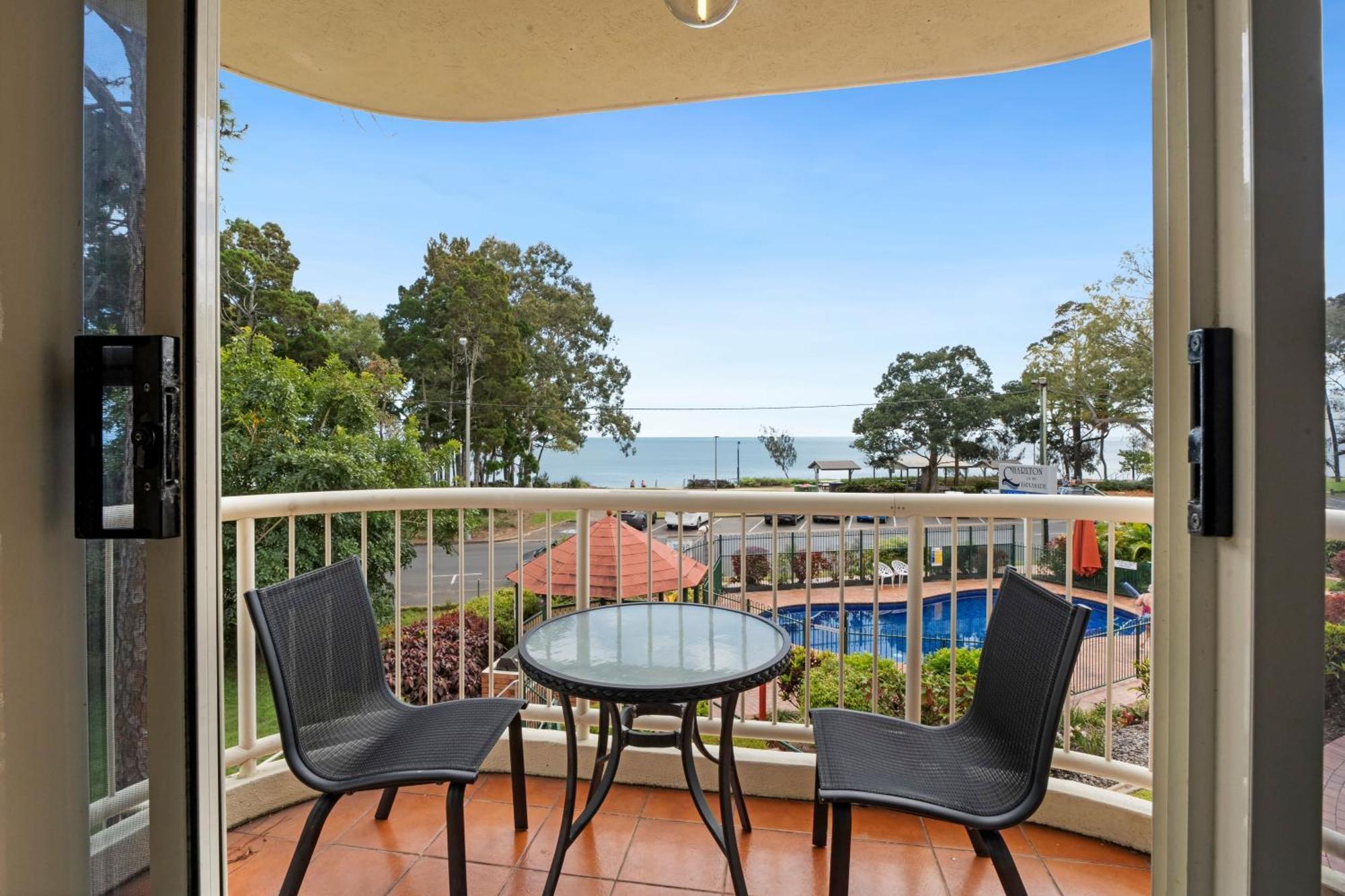 Charlton On The Esplanade Lejlighedshotel Hervey Bay Eksteriør billede