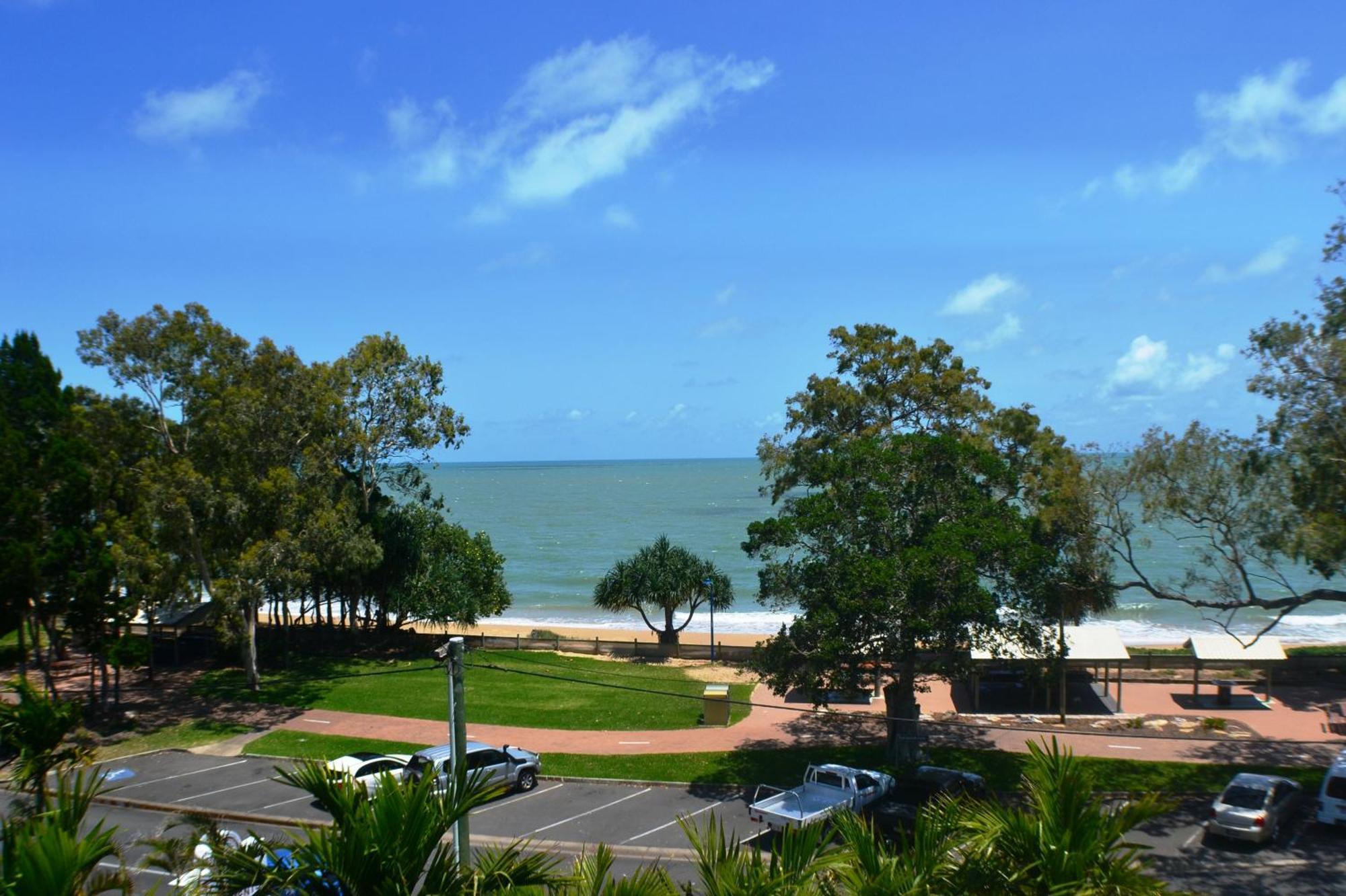 Charlton On The Esplanade Lejlighedshotel Hervey Bay Eksteriør billede